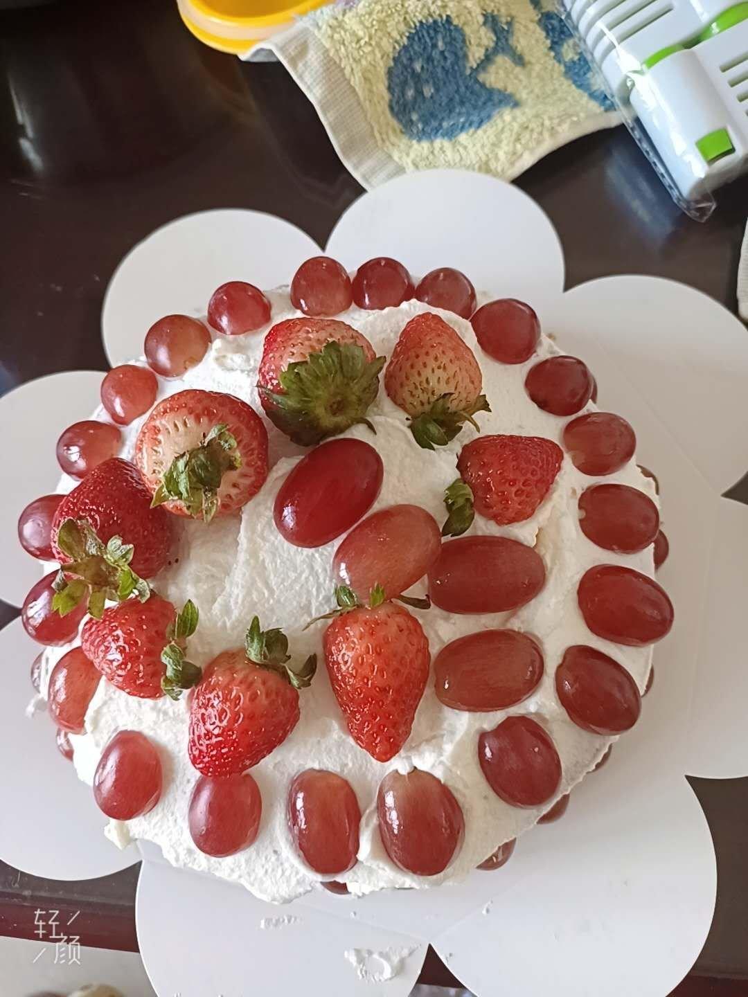 新手必成8寸生日蛋糕（详细多图干货经验分享，解决戚风蛋糕塌陷，奶油饰面涂不好，烤箱温度不好掌握等各种问题）