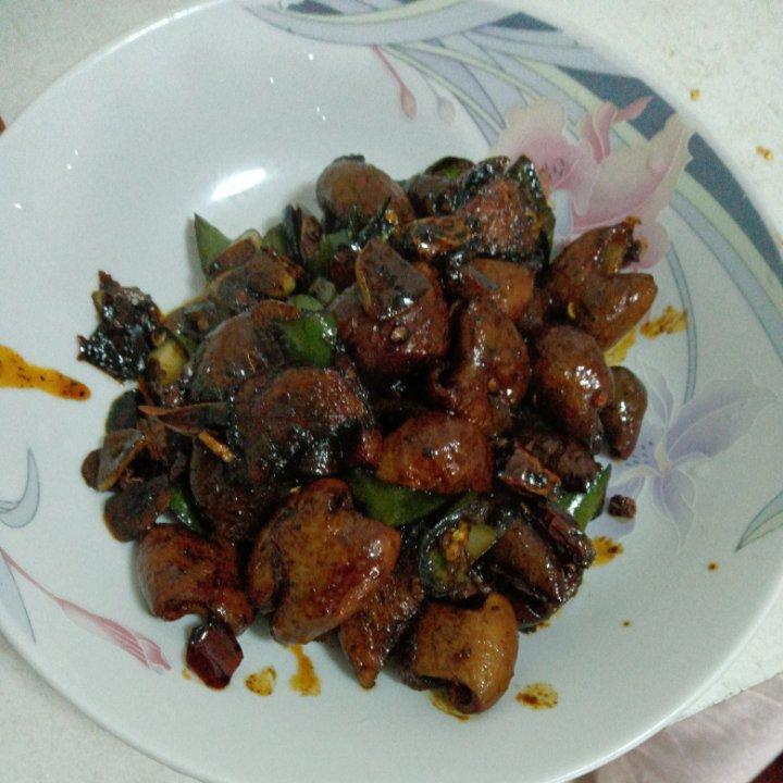 🔥干煸肥肠这样做，实在是太香了，好吃到停不下来😄