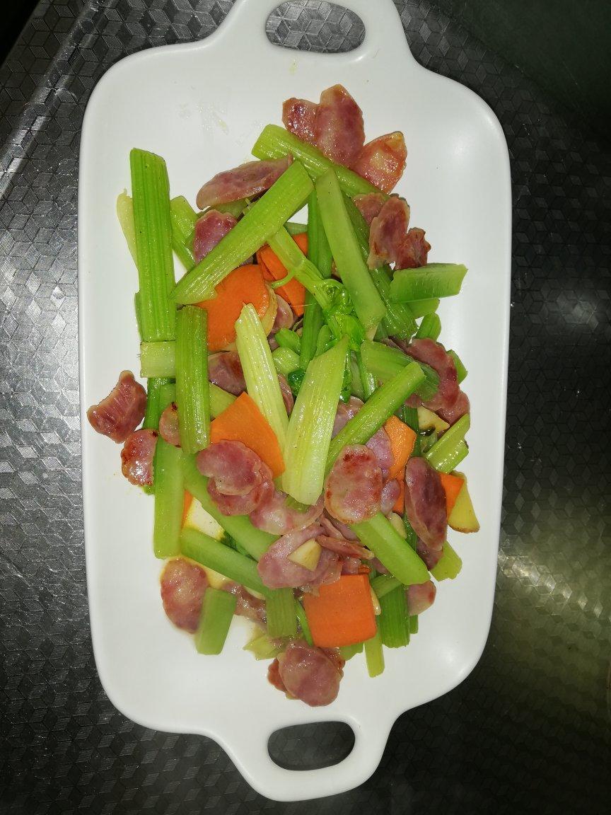 西芹炒腊肠（热菜）