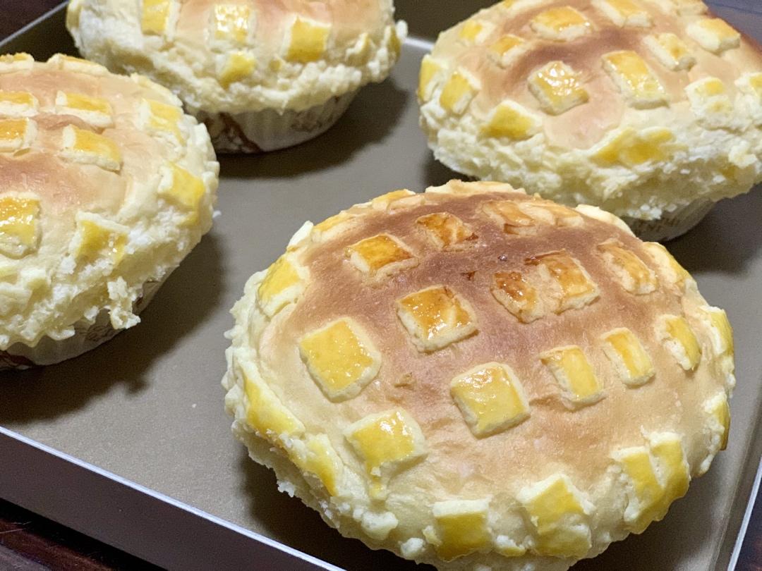 好吃到炸裂的港式菠萝包（附带制作酥皮的小视频）