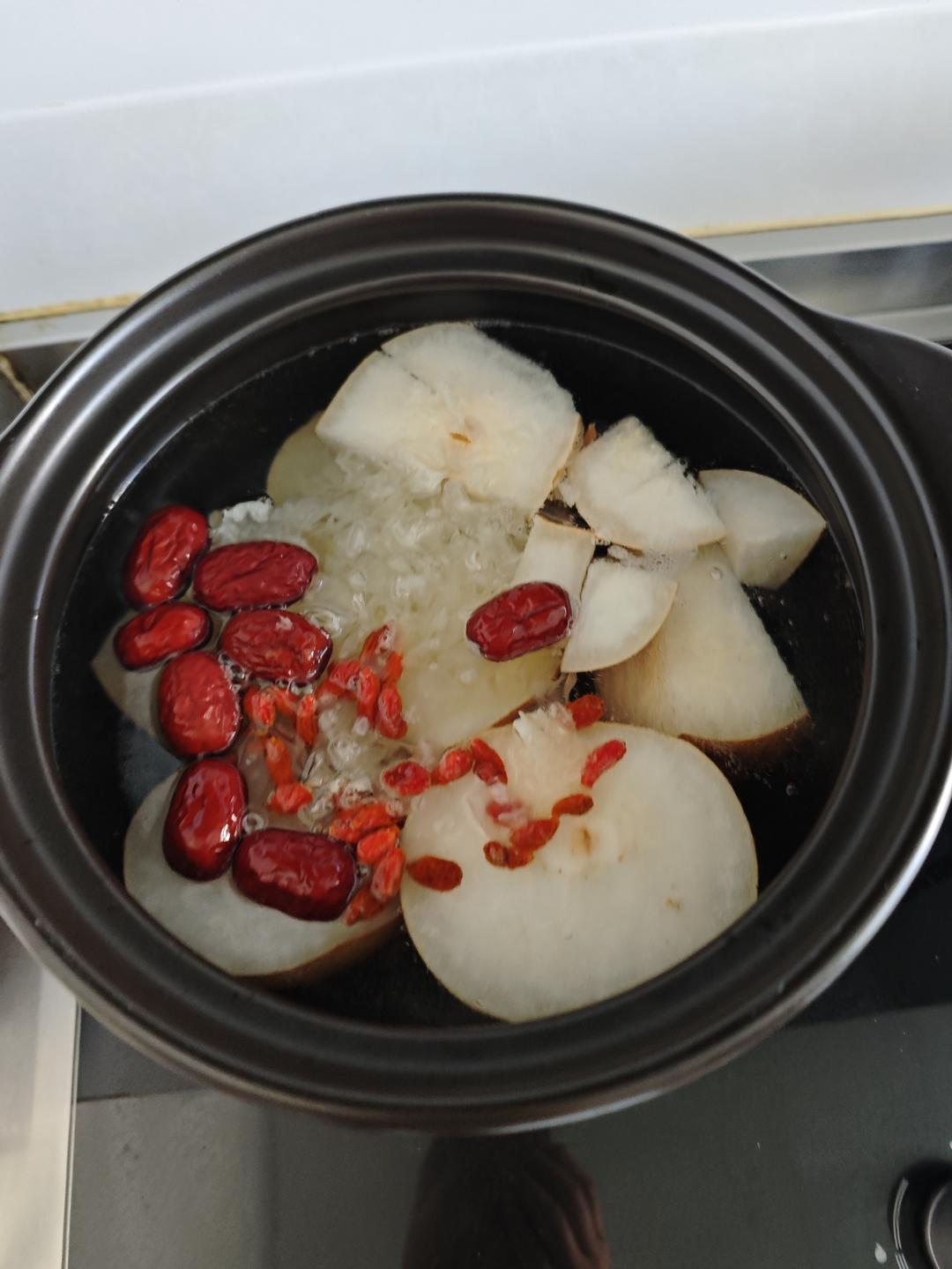 银耳雪梨汤～润肺止咳，秋冬必备