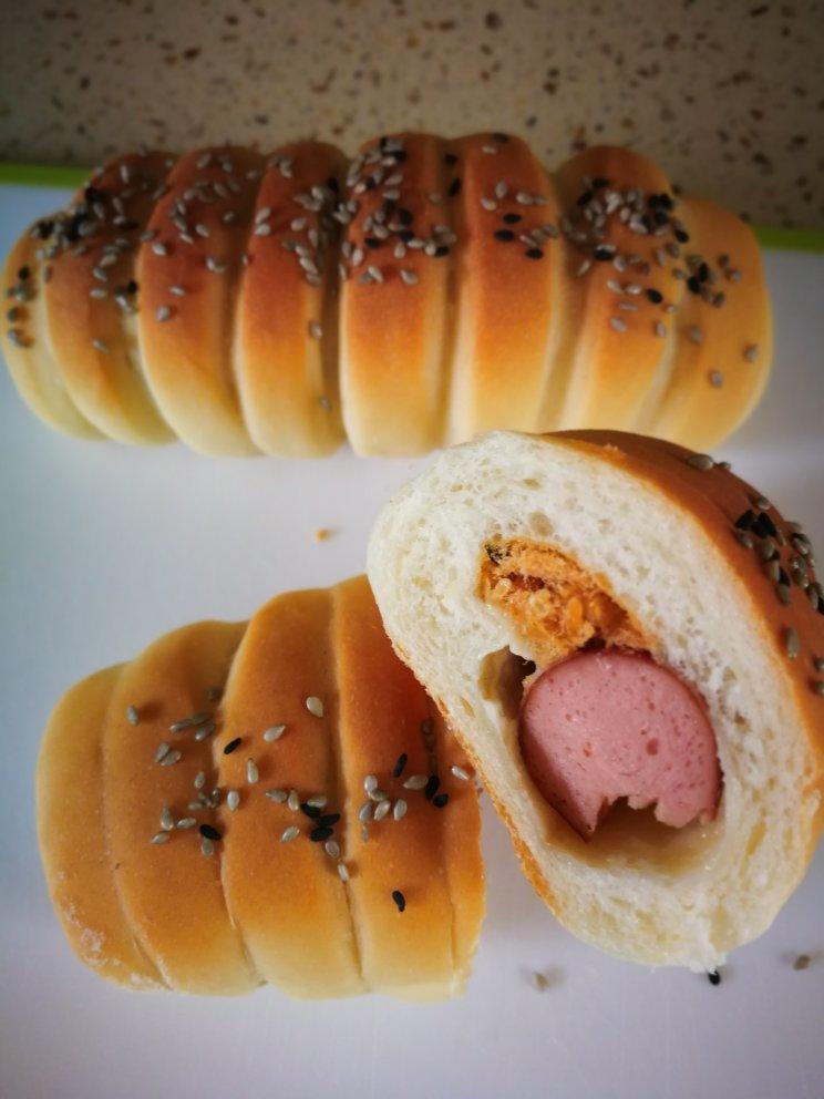 肉松肠仔包