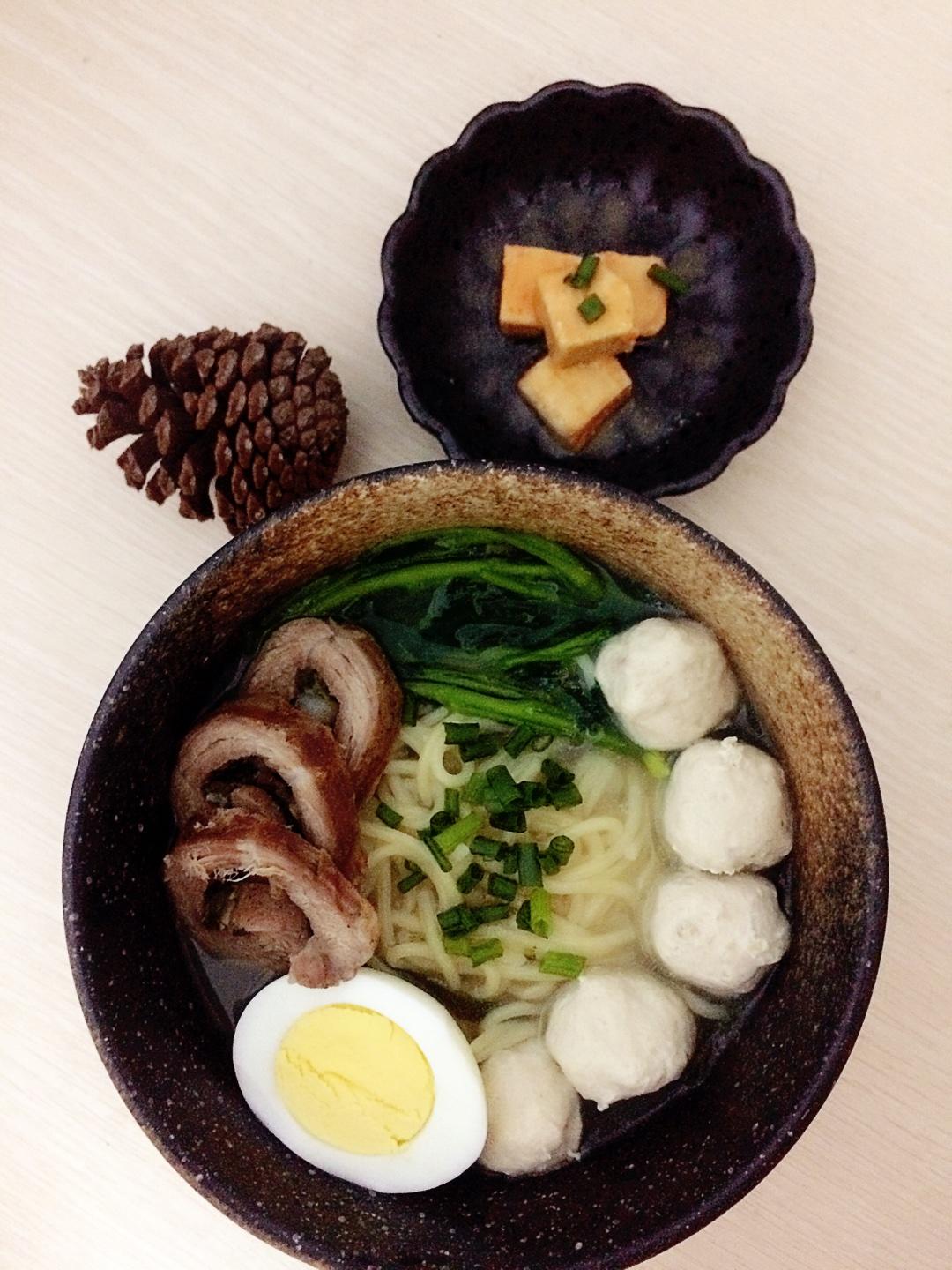 肉卷丸子暖汤面的做法