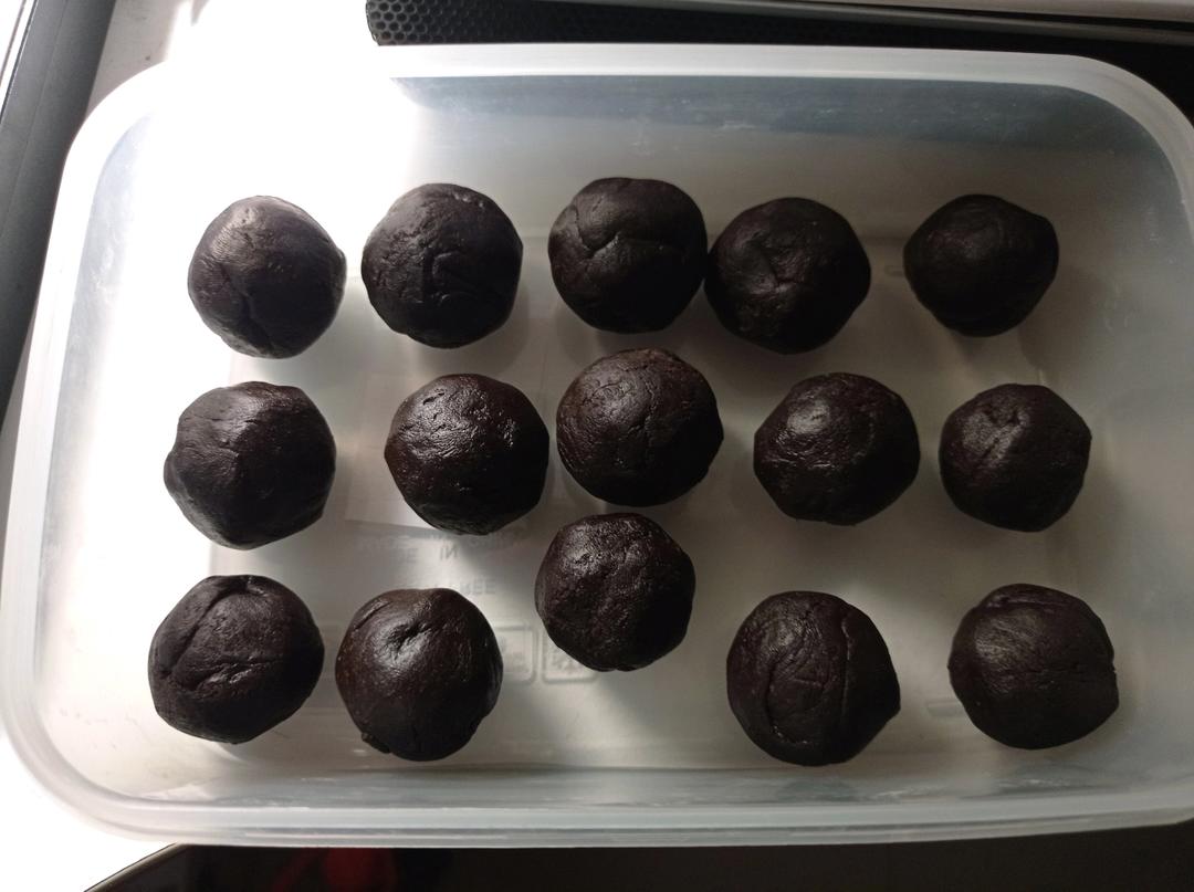 最简单的松露巧克力，只要两种食材（消耗可可粉）