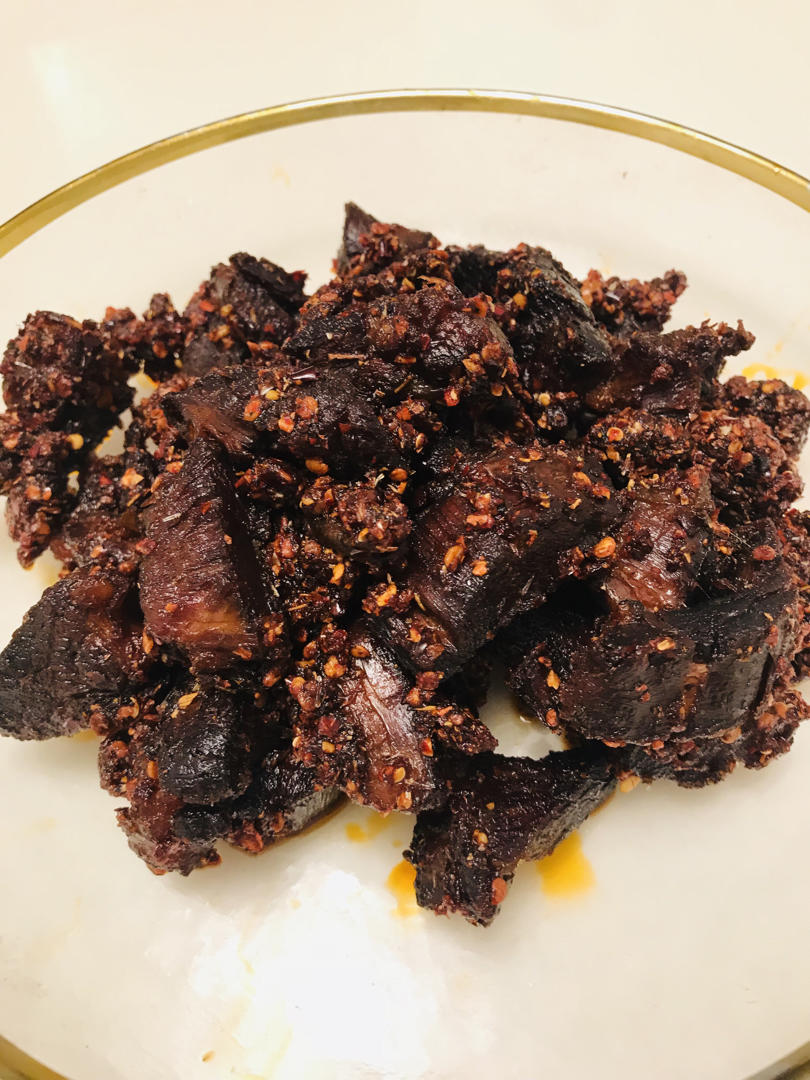 小艾的妈妈做的麻辣牛肉干