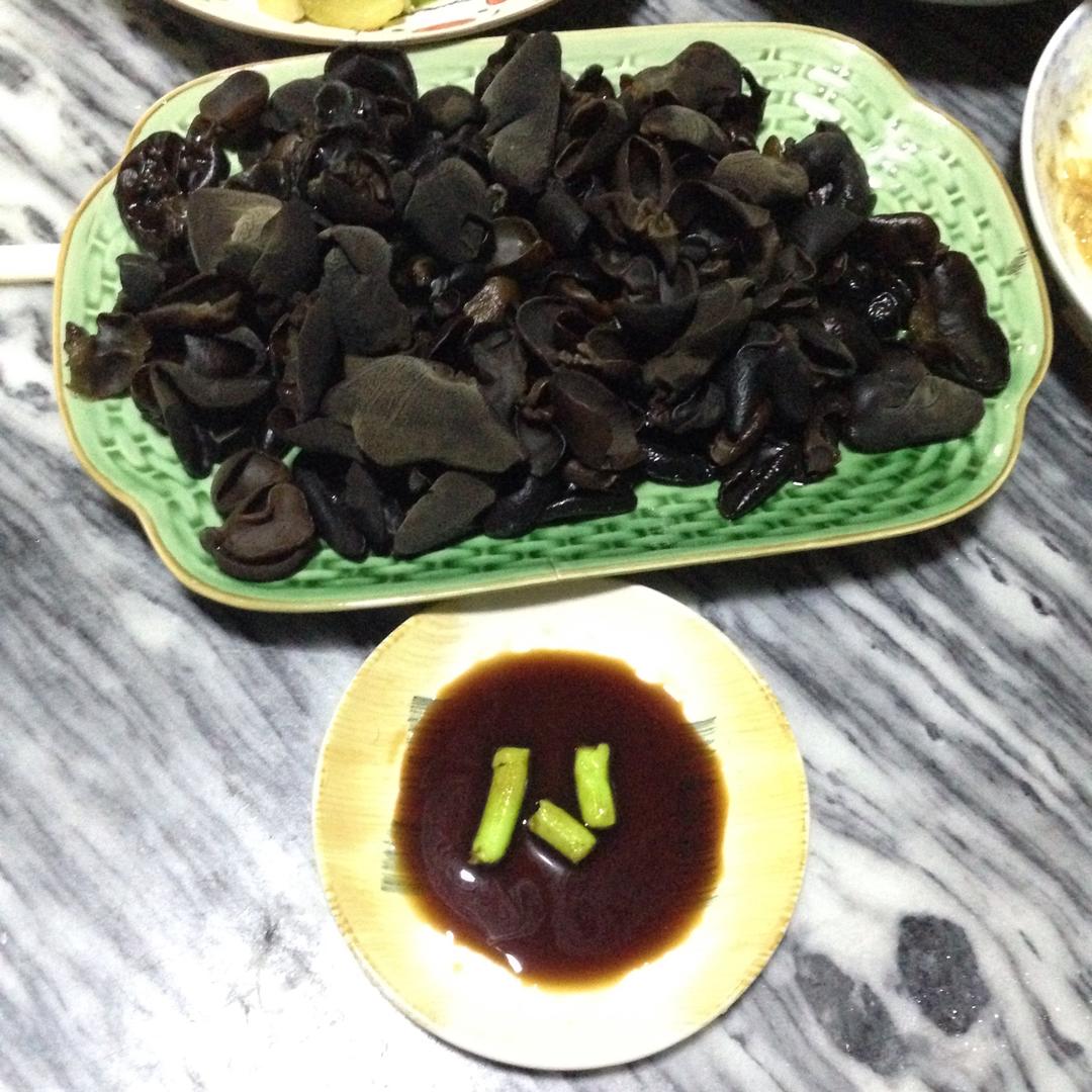 大涵小童做的木耳蘸辣根儿芥末