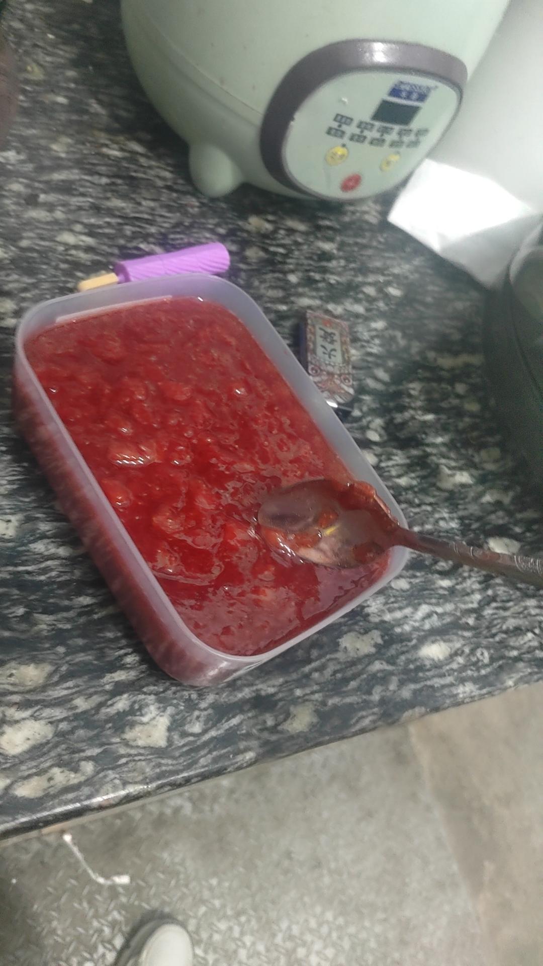 自制草莓酱（孩子爱吃的不得了）