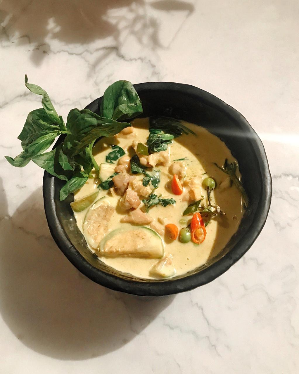 泰式绿咖喱鸡肉 Gaeng Keow Wann แกงเขียวหวานไก่