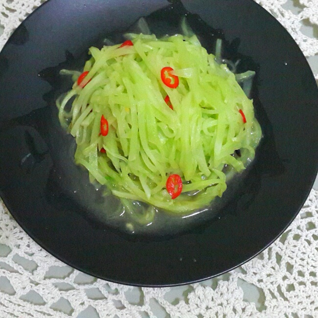 清炒莴笋丝