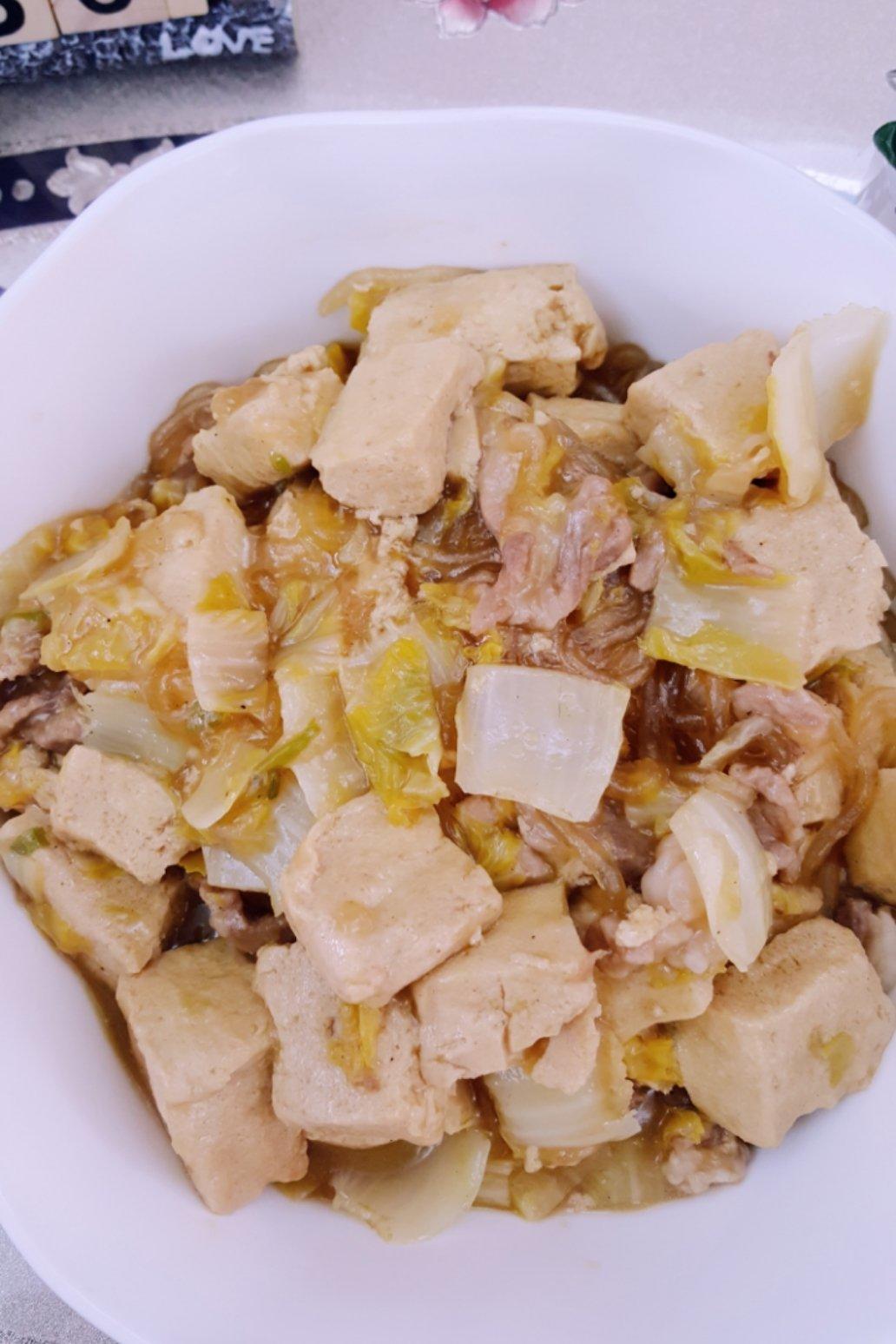 司维维做的酸菜排骨炖冻豆腐粉条