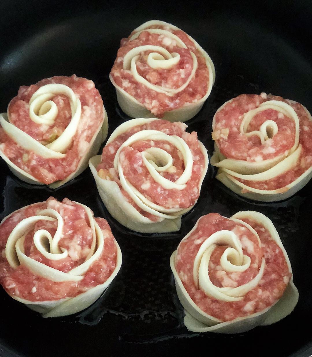 好看又好吃的《花式玫瑰煎饺》，据说这才是饺子的正确打开方式