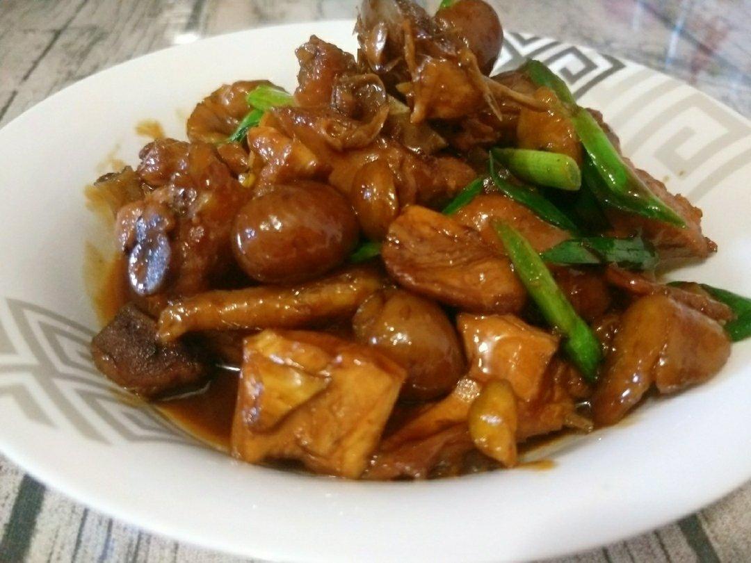 板栗香焖三黄鸡