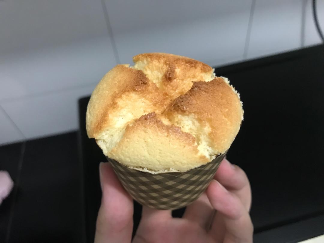 软绵绵戚风纸杯蛋糕