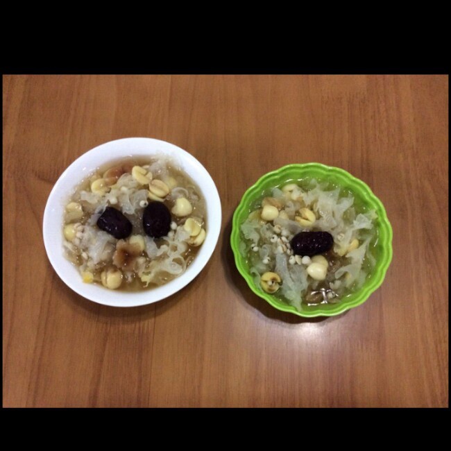 银耳莲子羹