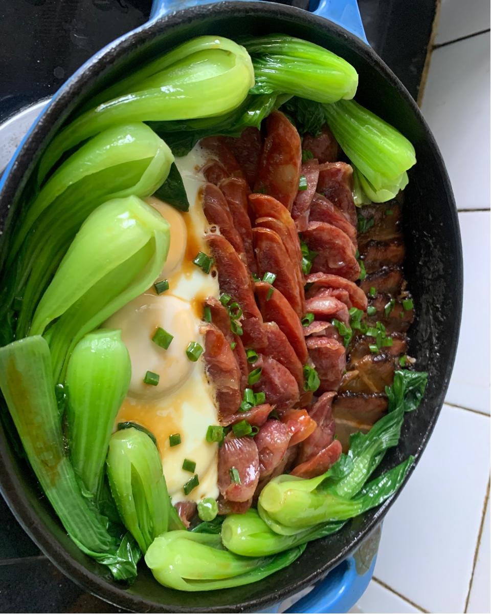 广式腊味煲仔饭