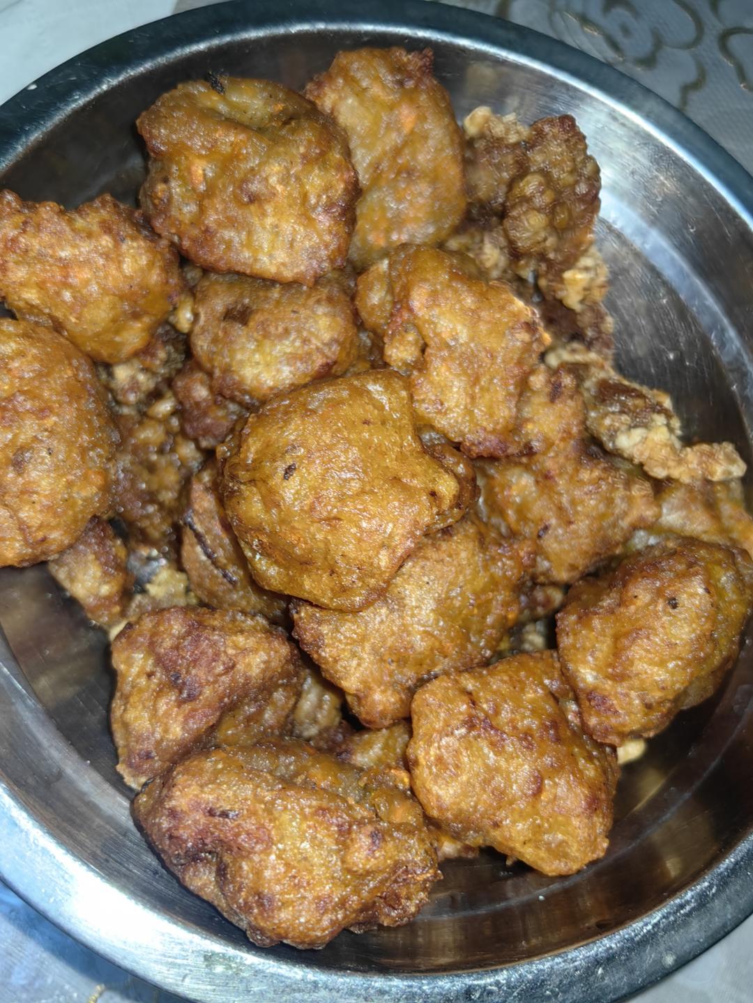 酥炸猪肉丸子