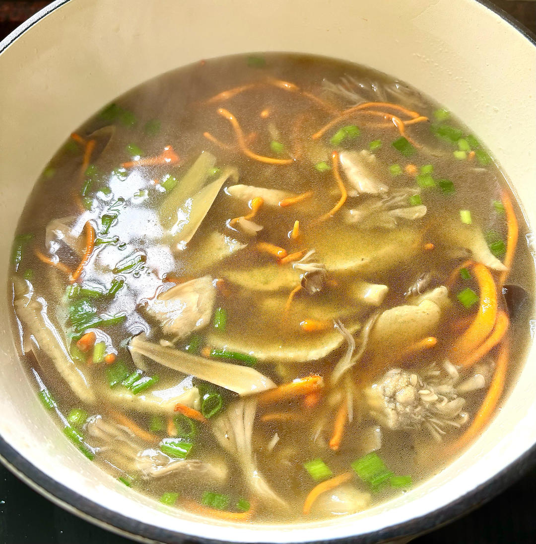 鱼丸杂菌汤