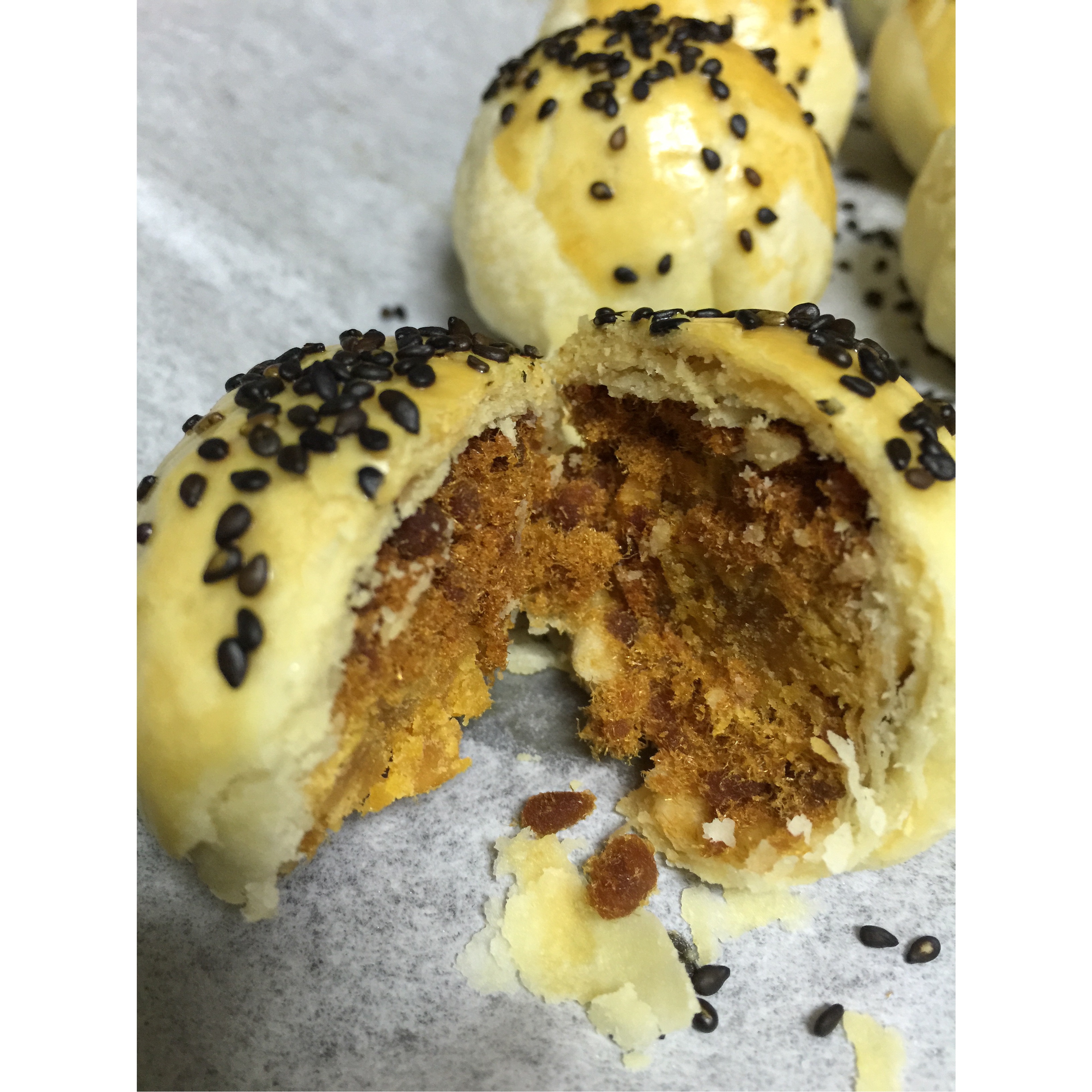 黄金肉松酥