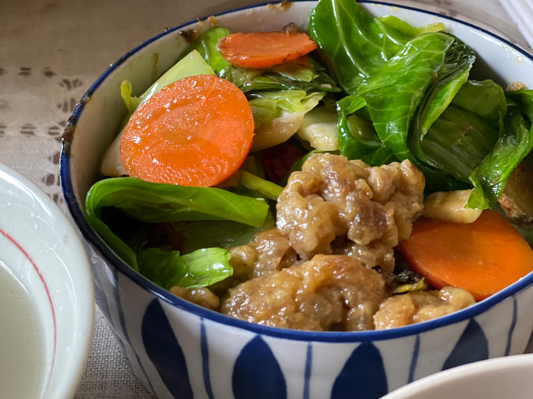 小酥肉炒娃娃菜