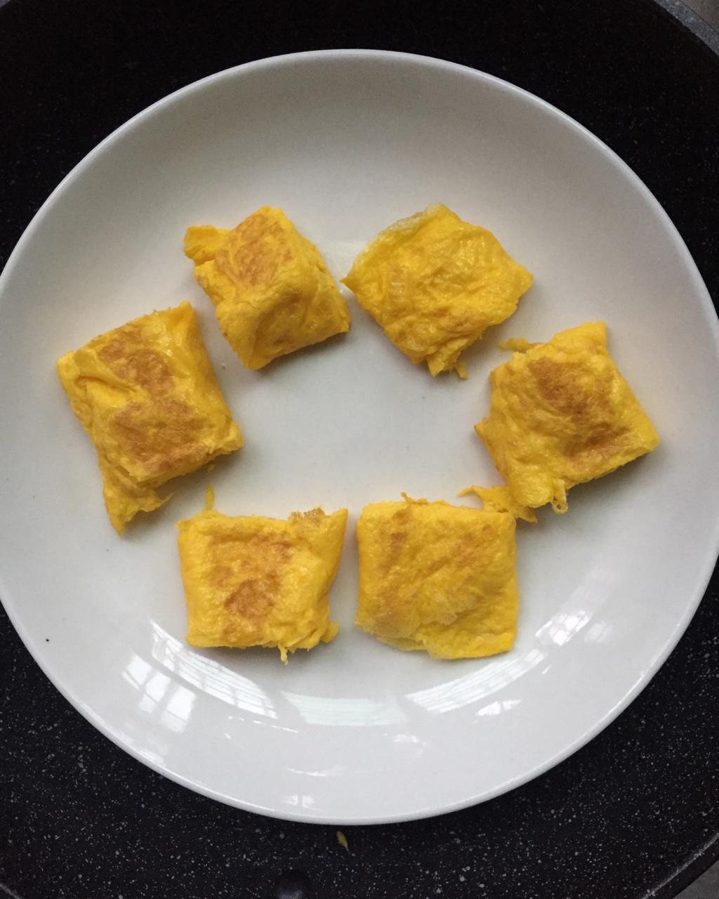 宝宝们最爱的营养餐。。。厚蛋烧