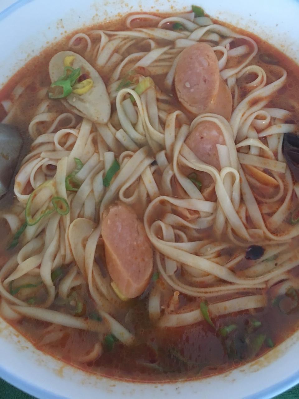超级无敌美味懒人酸汤麻辣面（十分钟搞定色香味俱全）