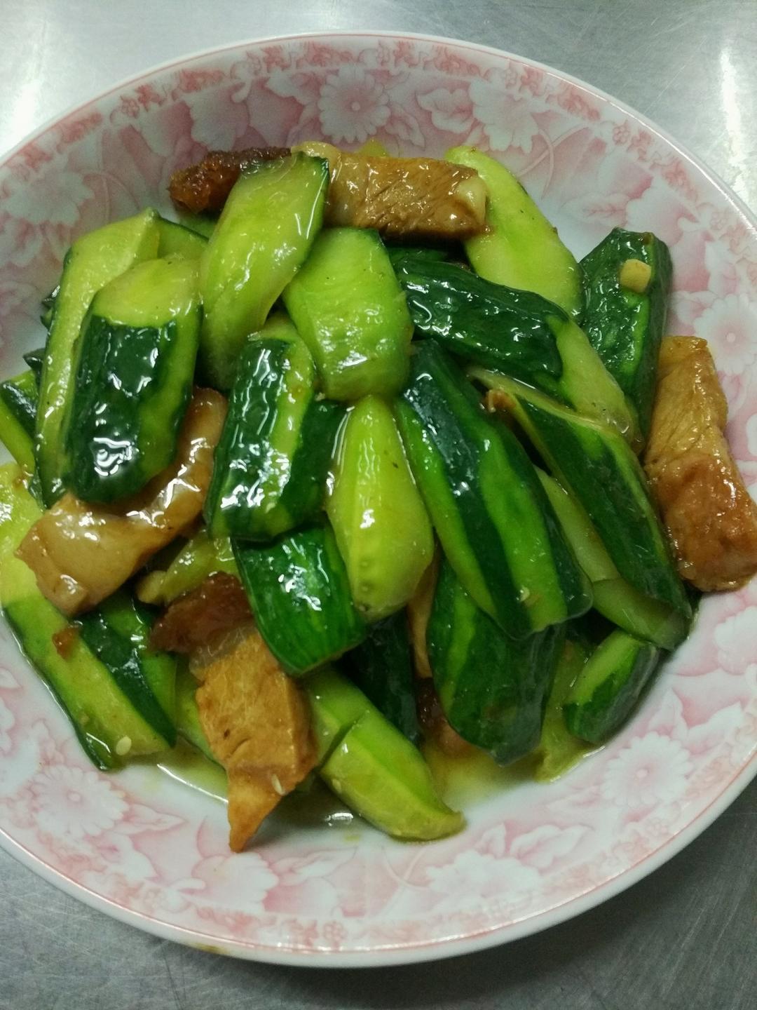 隔壁8姨做的蒜蓉炒青瓜