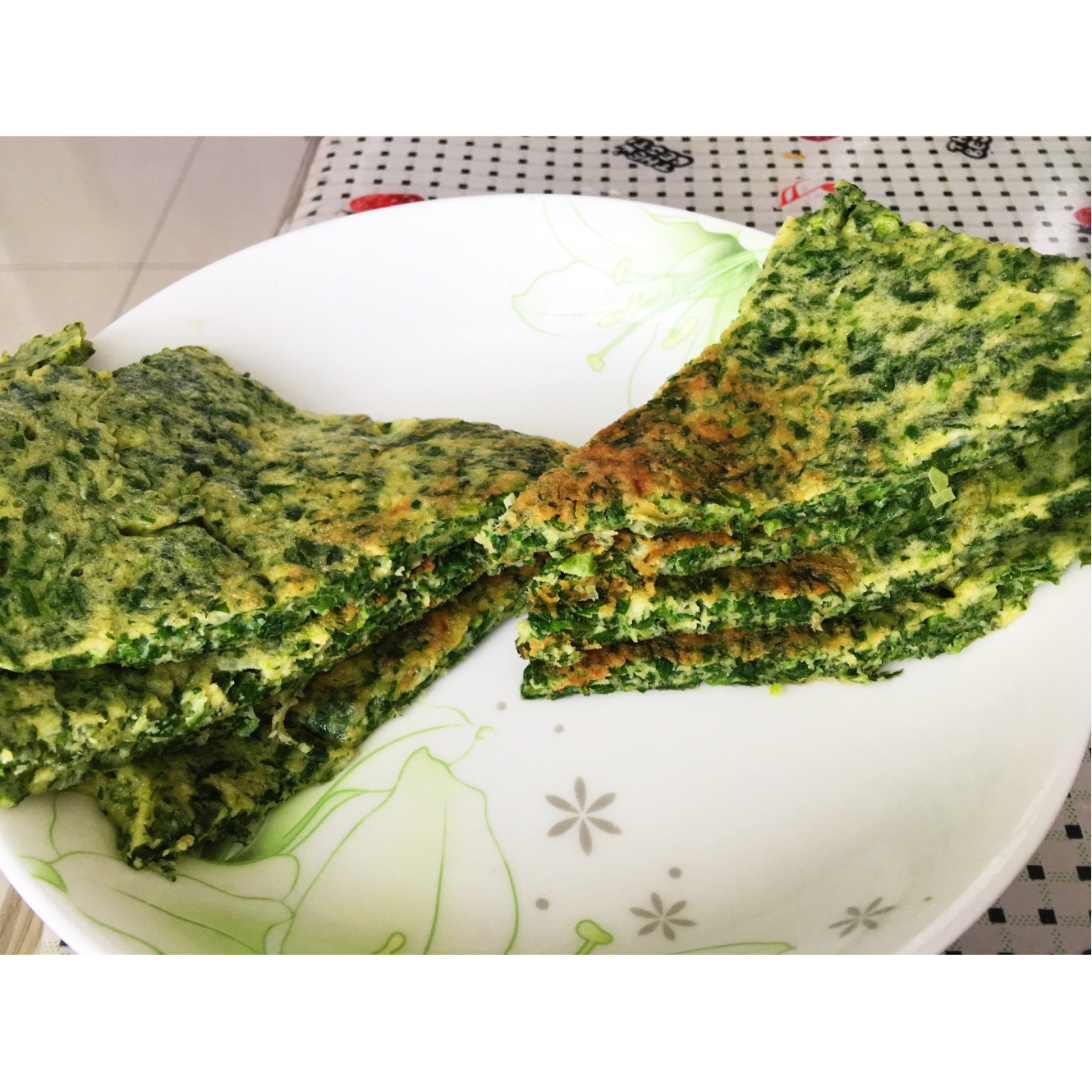 芹菜叶蛋饼