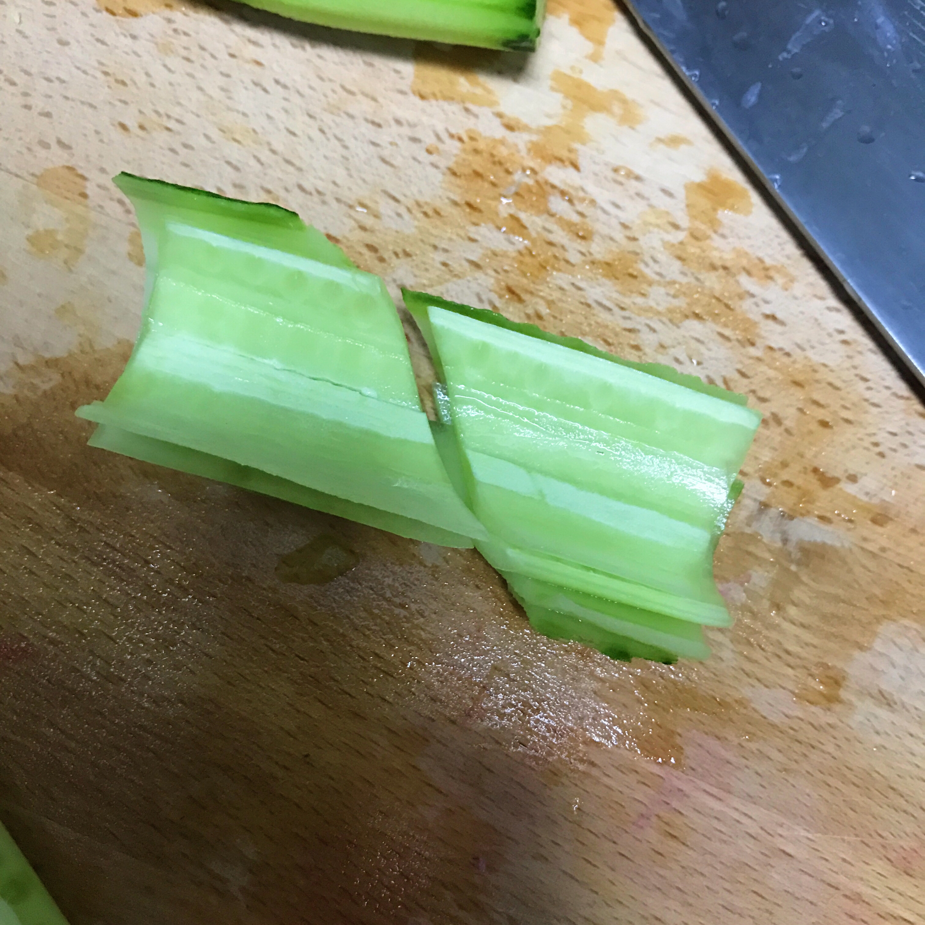 爽口炝拌黄瓜片的做法 步骤3