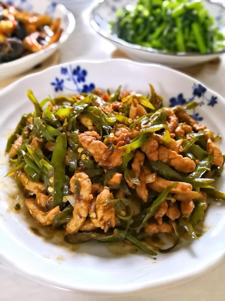 可爱小七做的堂妈小厨——辣椒炒肉丝