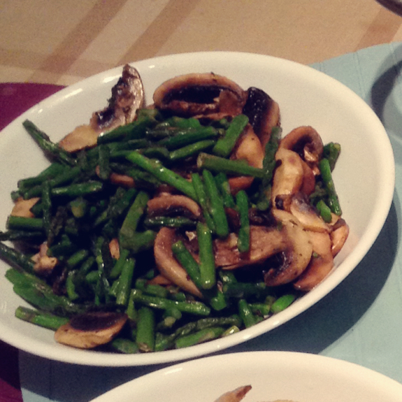 芦笋炒蘑菇