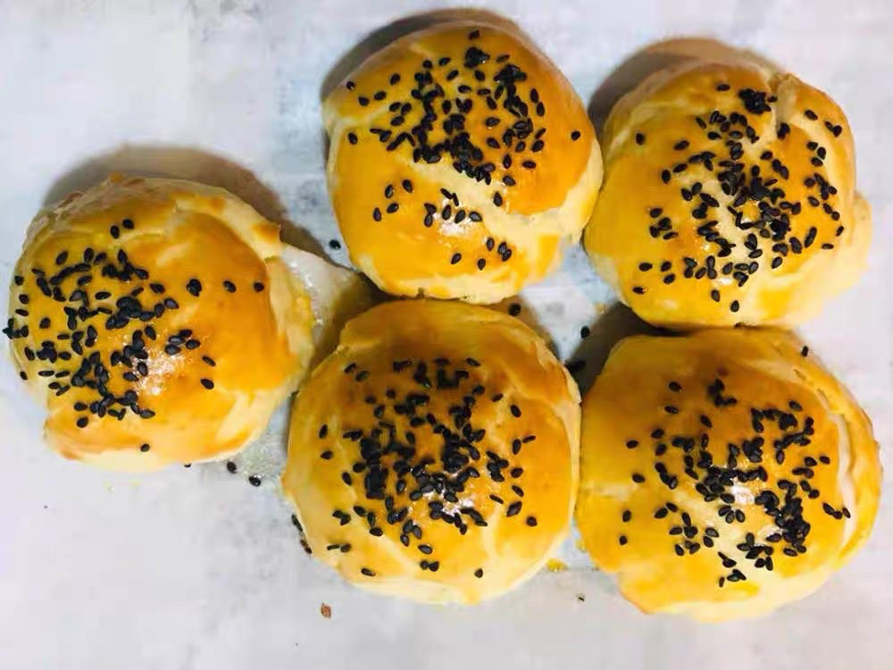 酥到掉渣的美味蛋黄酥