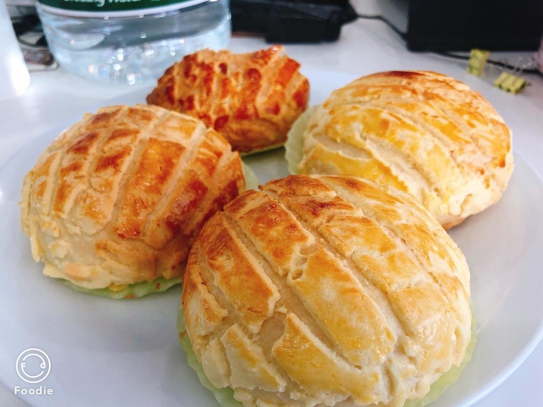 好吃到炸裂的港式菠萝包（附带制作酥皮的小视频）