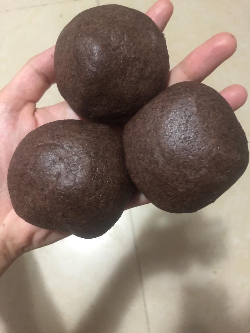 黑全麦粉馒头
