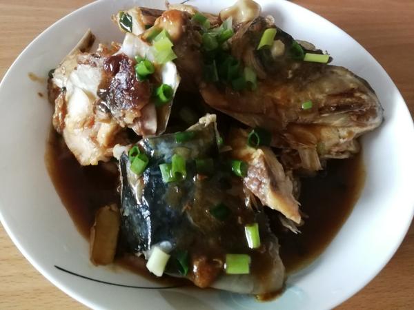 砂锅酱焖鱼头