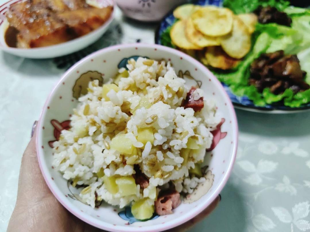 土锅菜谱--云南火腿土豆焖饭