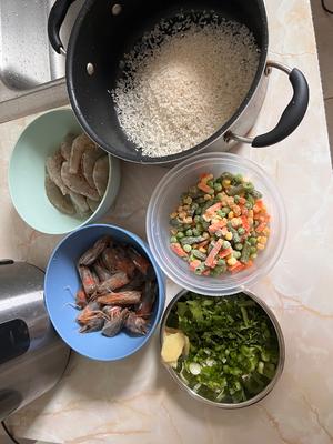 海鲜粥(虾）的做法 步骤1