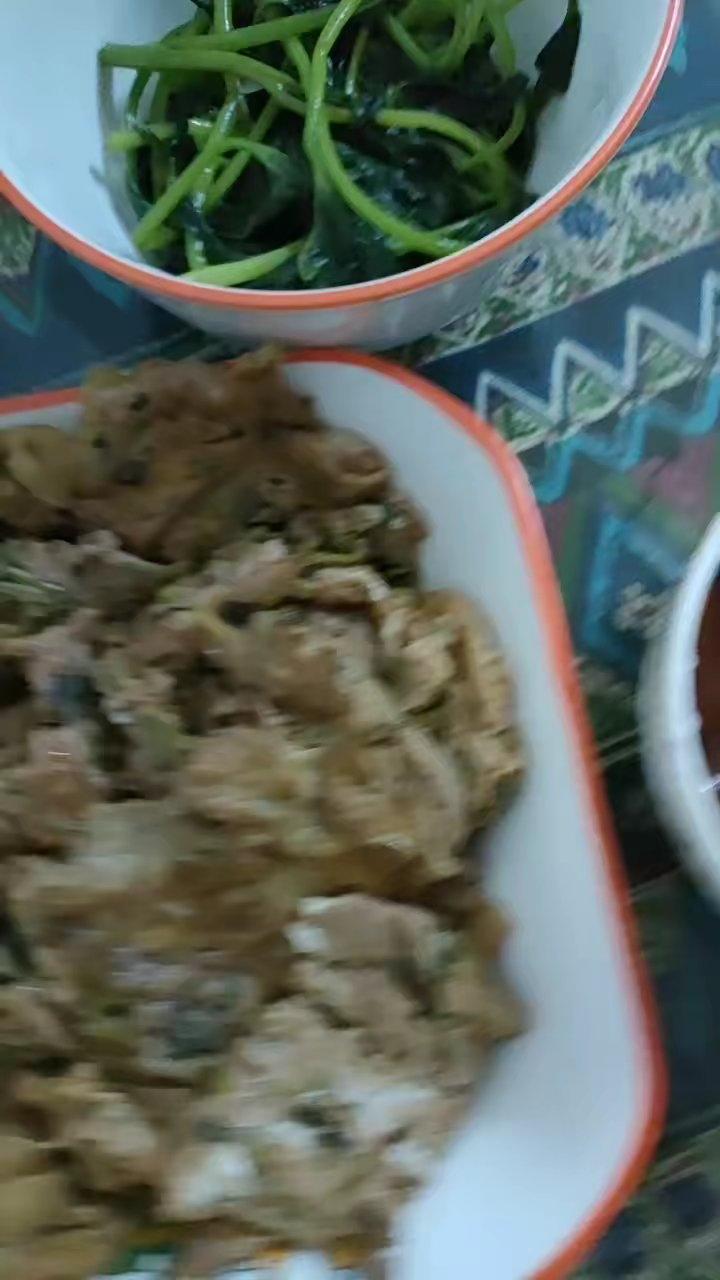香椿炒鸡蛋到底要不要焯水？教你正确做法，鲜香嫩滑，吃着放心
