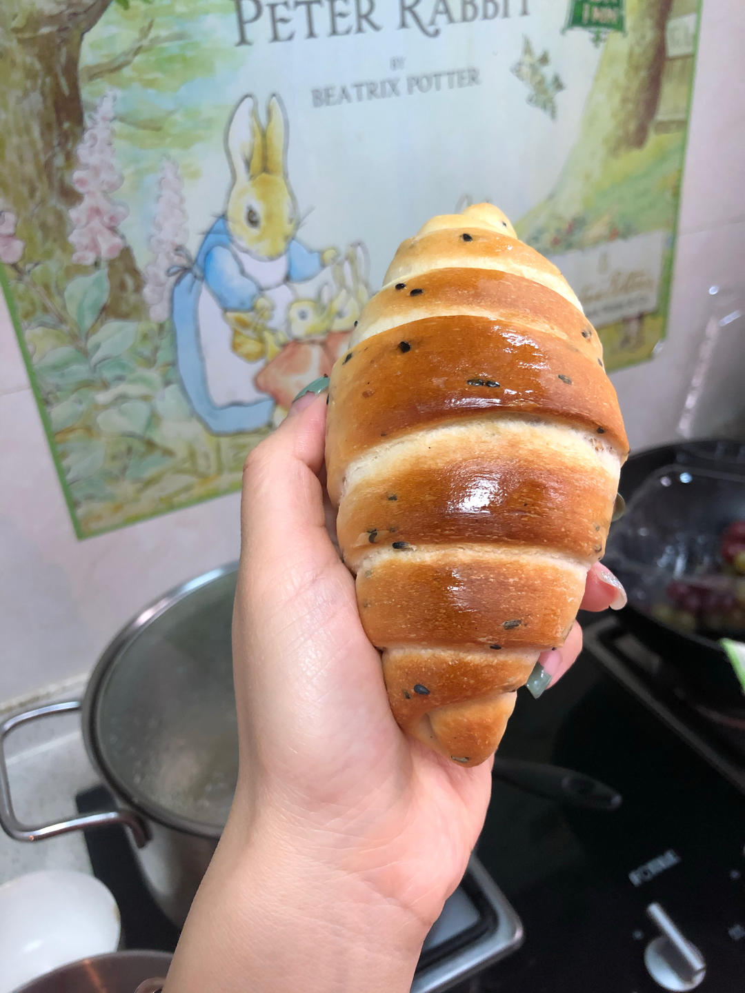咸香黑芝麻盐面包