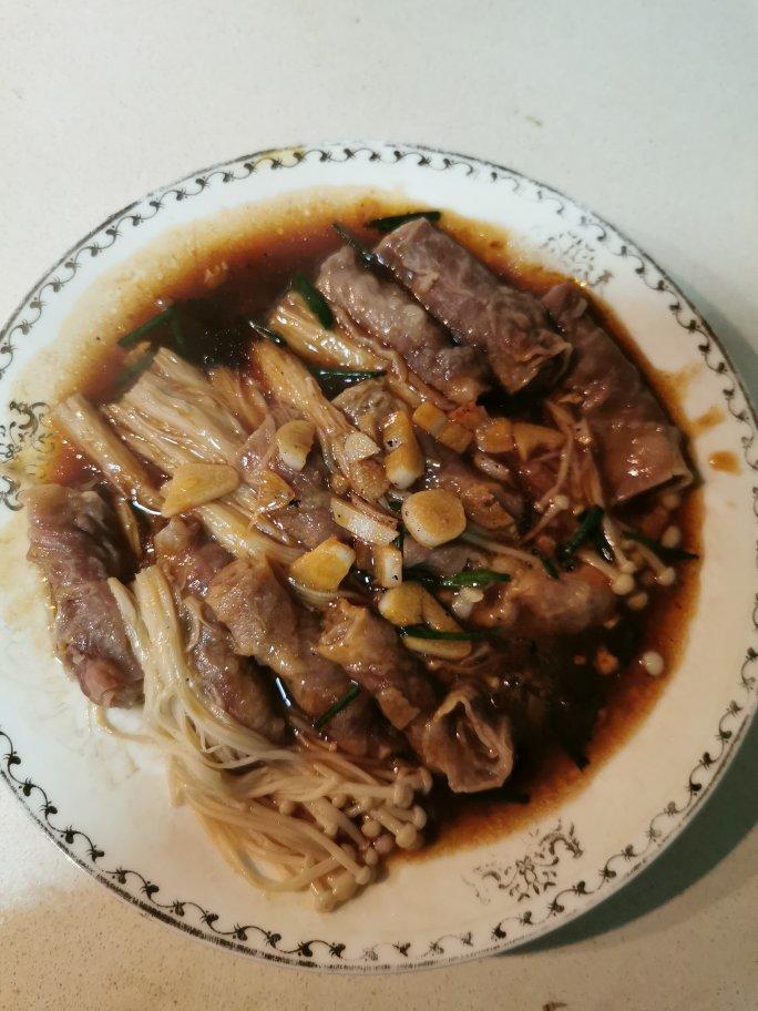 清蒸肥牛肉片卷金针菇