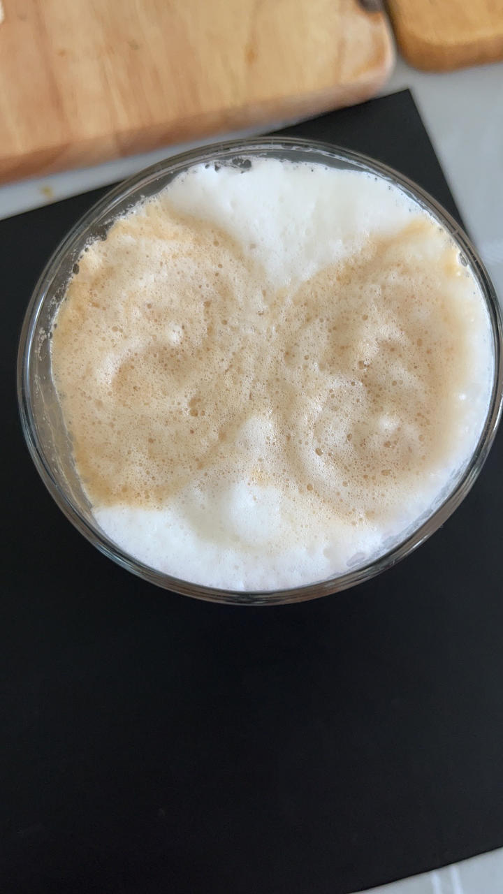 休闲666做的法压壶咖啡和奶泡