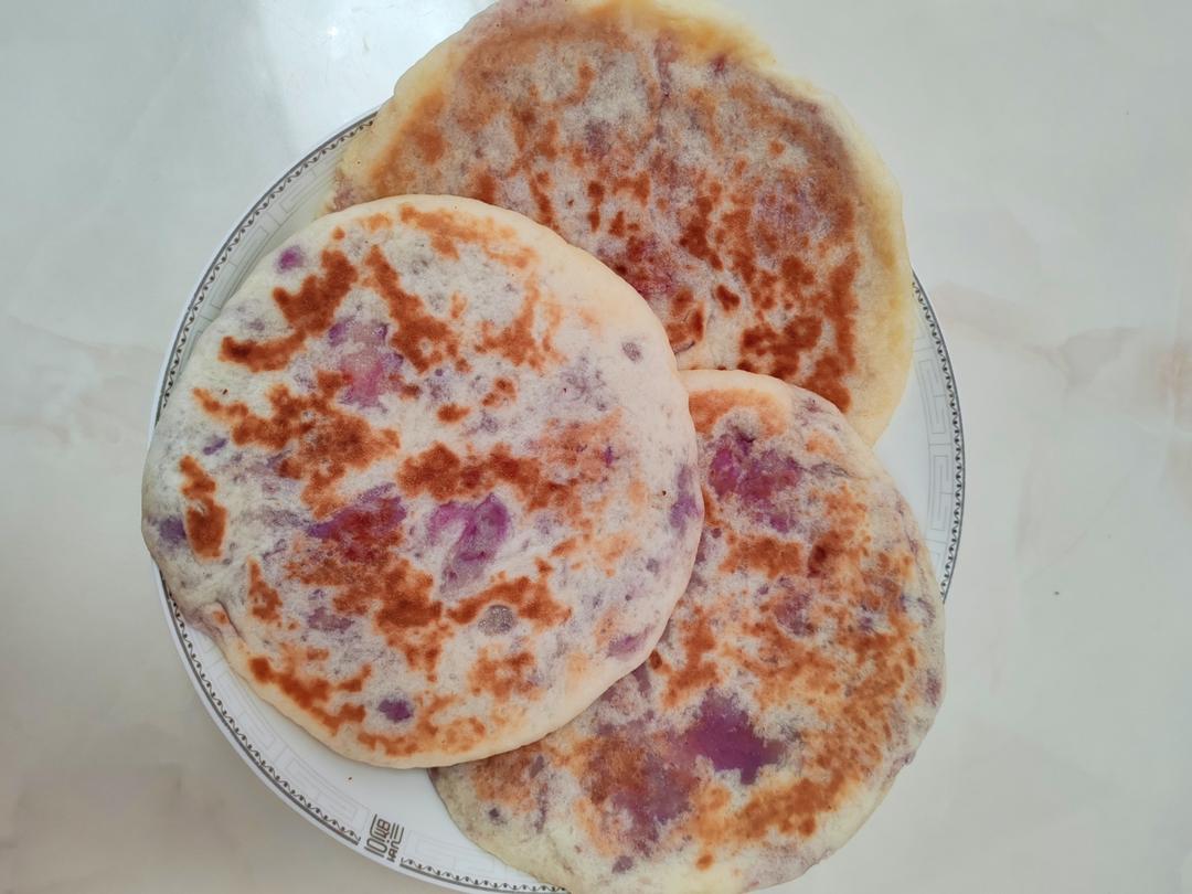 松软的紫薯薄饼