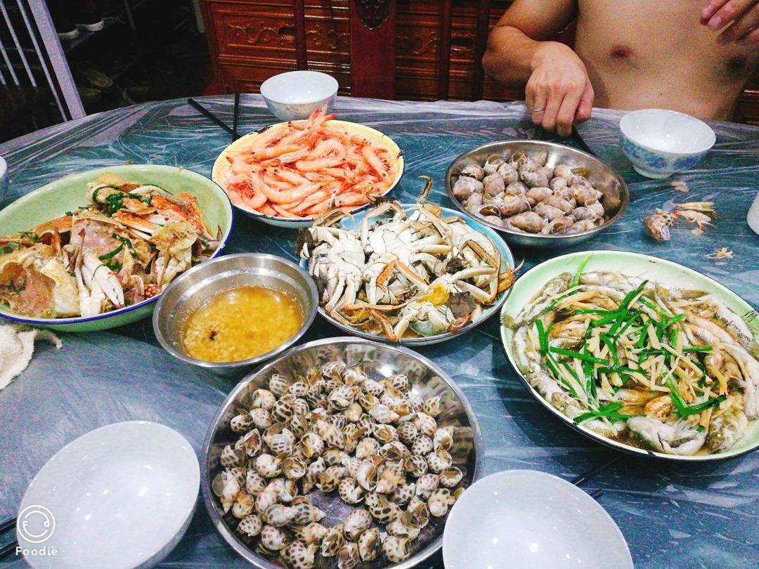 吃完舔手的海鲜拼盘