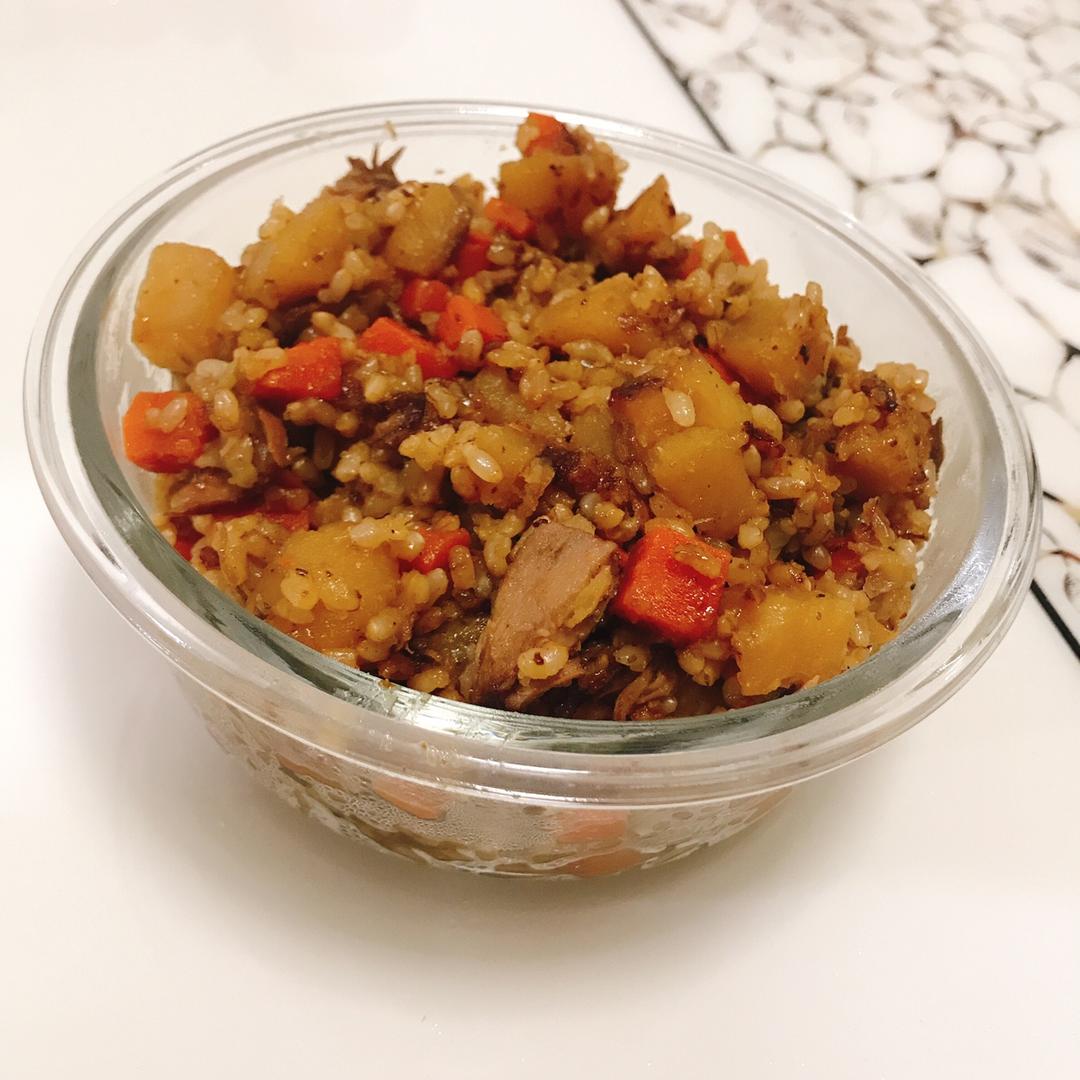 牛肉悶糙米飯