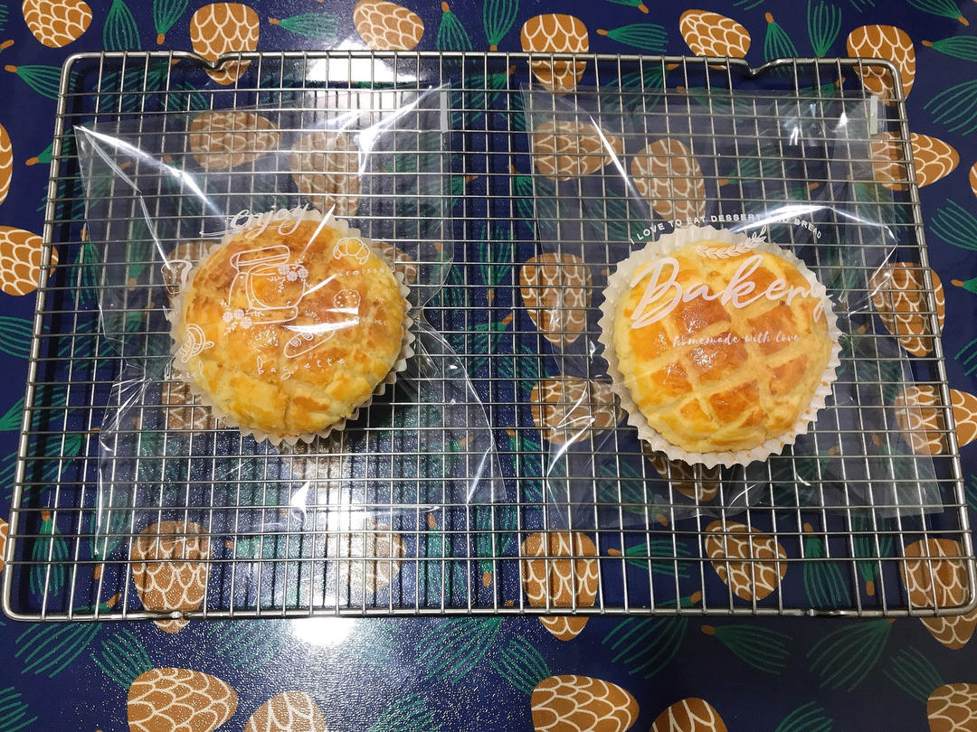 好吃到炸裂的港式菠萝包（附带制作酥皮的小视频）