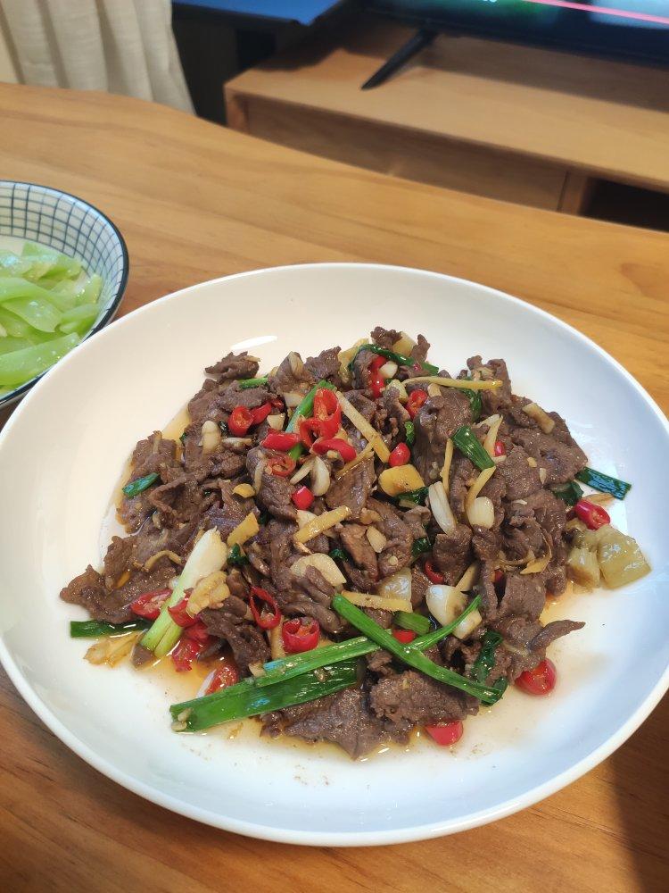 小炒牛肉（肉嫩味香）