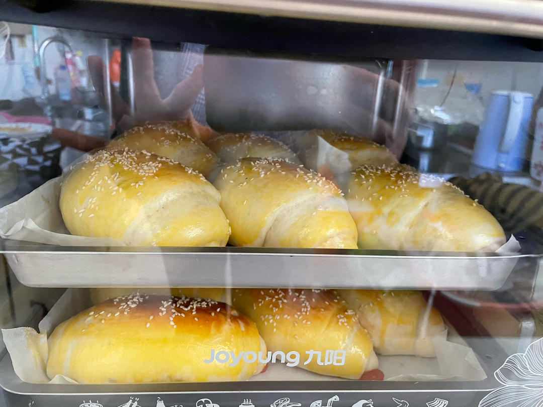 又香又软又拉丝，咬一口奶香十足！超治愈的淡奶油波兰种小餐包