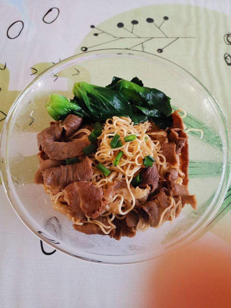 蚝油肥牛炒泡面