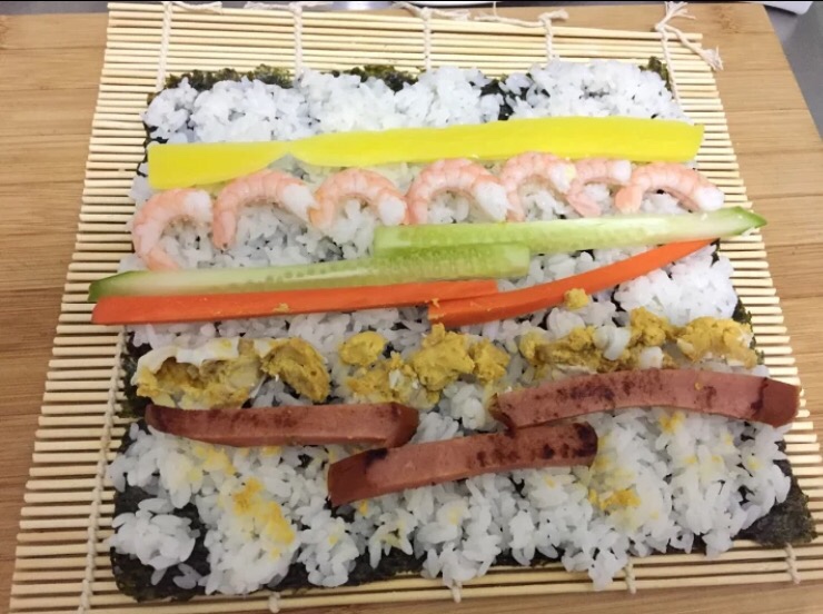 咸蛋黄紫菜包饭 寿司的做法 步骤5