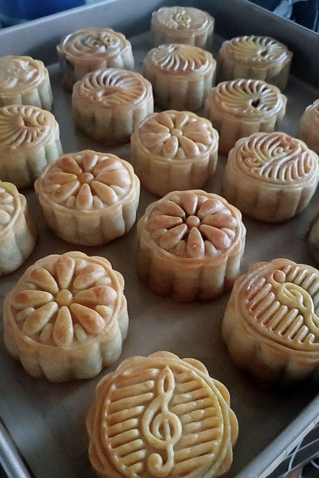 广式莲蓉（豆沙）蛋黄月饼（超详细步骤）