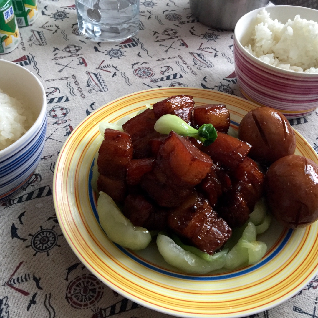 吃着碗里望着锅里的红烧肉